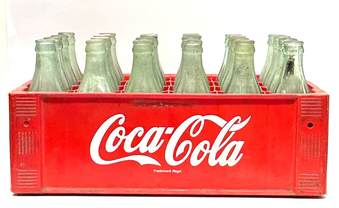 COCA COLA 1996 PLASTIC RED COKE 24 BOTTLE TRAY WITH 24 X 1940’S GREEN COKE BOTTLES
