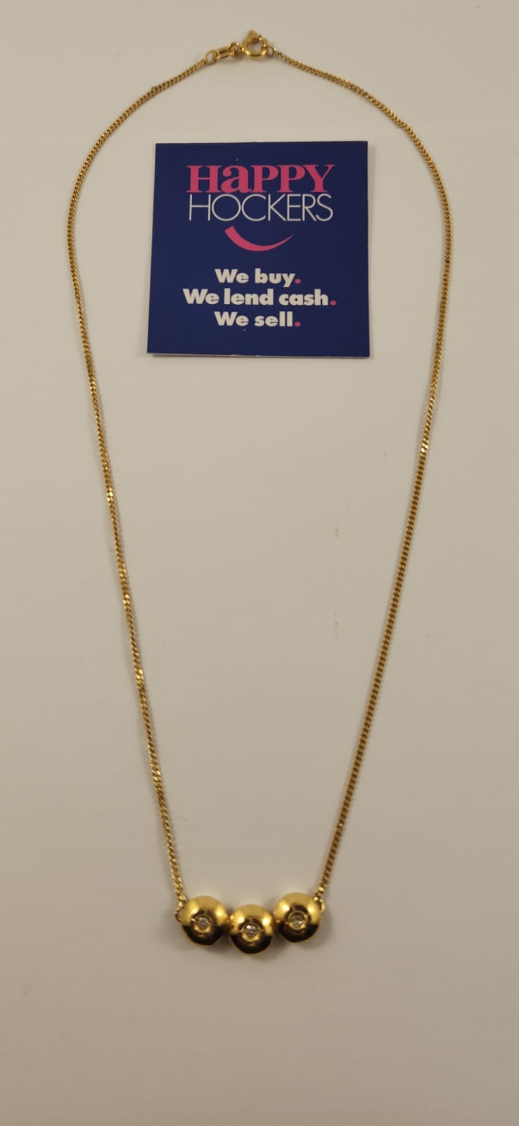 18CT YELLOW GOLD NECKLACE WITH ATTACHED DIAMOND PENDANT