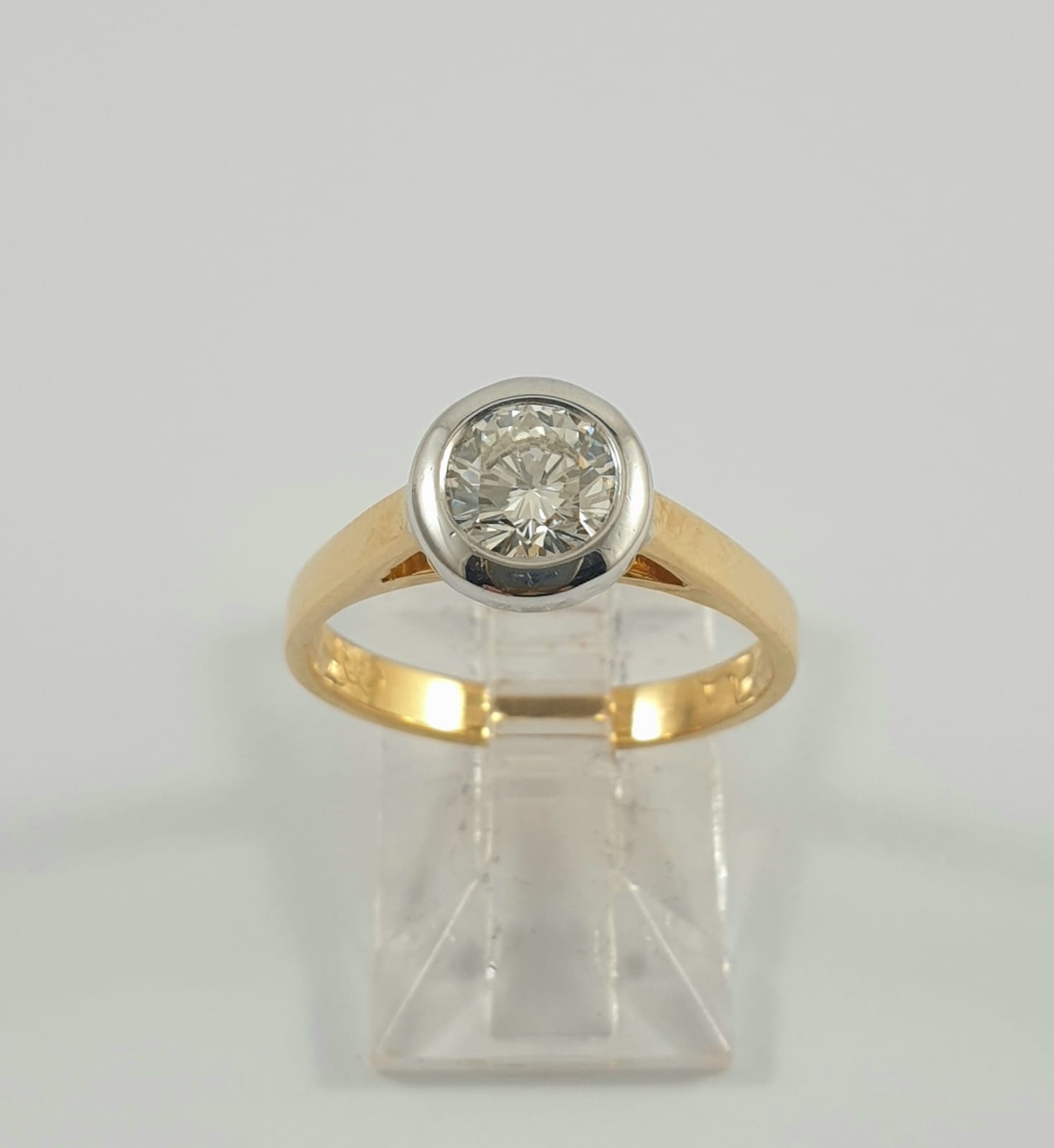 18CT GOLD RING SET WITH A 0.81CT BRILLIANT CUT DIAMOND