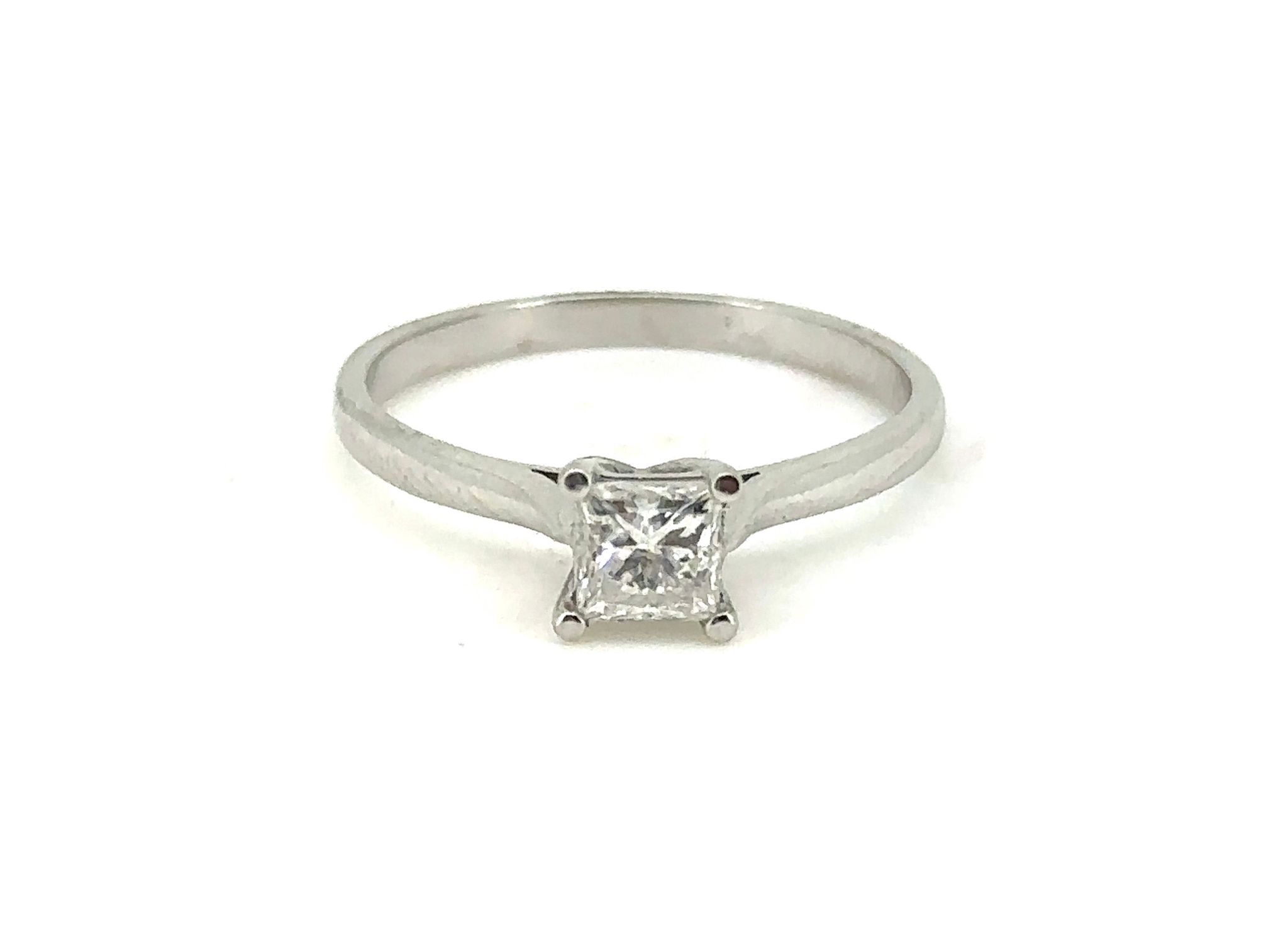 18CT WHITE GOLD SOLITAIRE RING CLAW SET WITH PRINCESS CUT DIAMOND