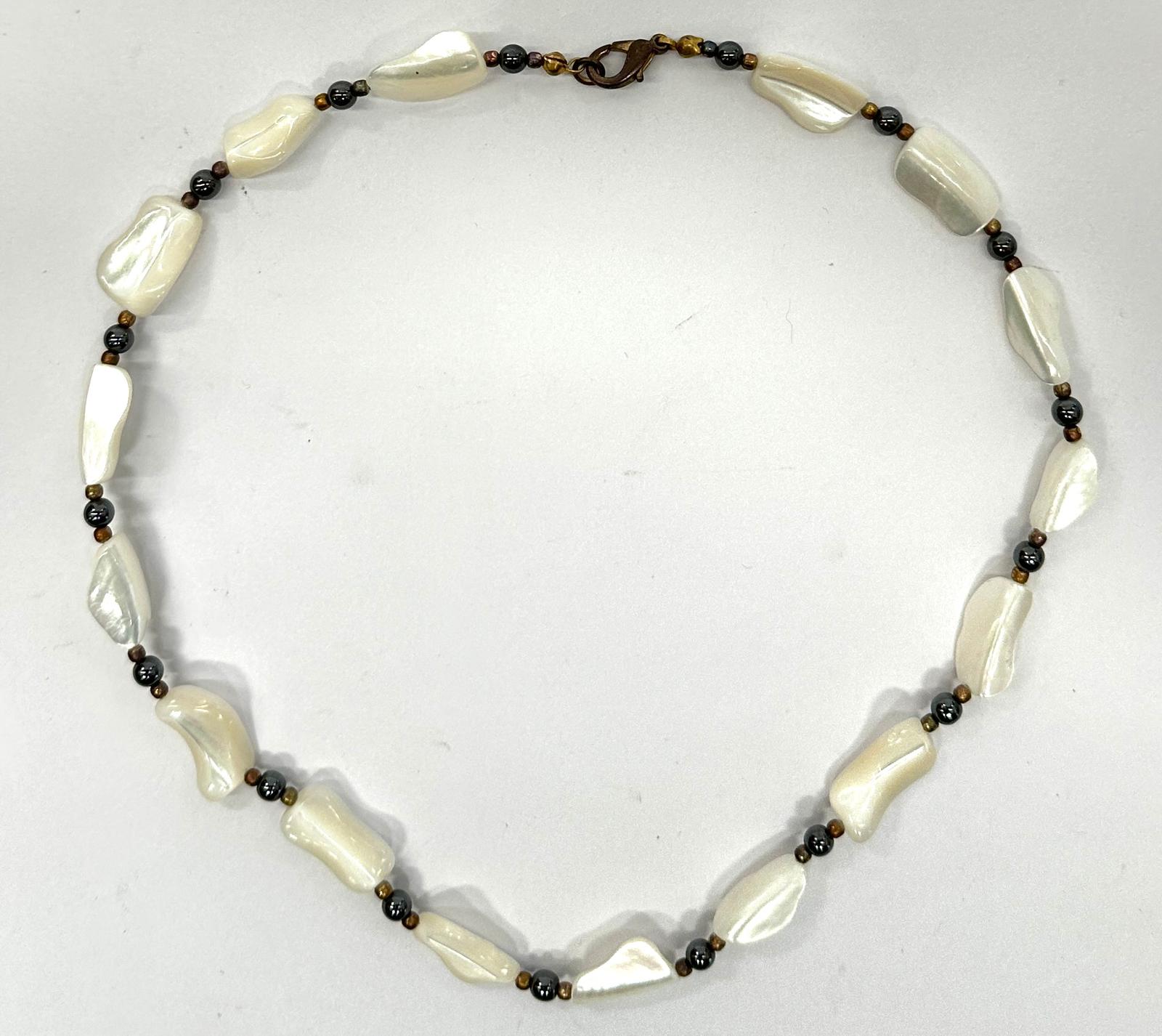 NECKLACE WITH WHITE SHELL LIKE STONES