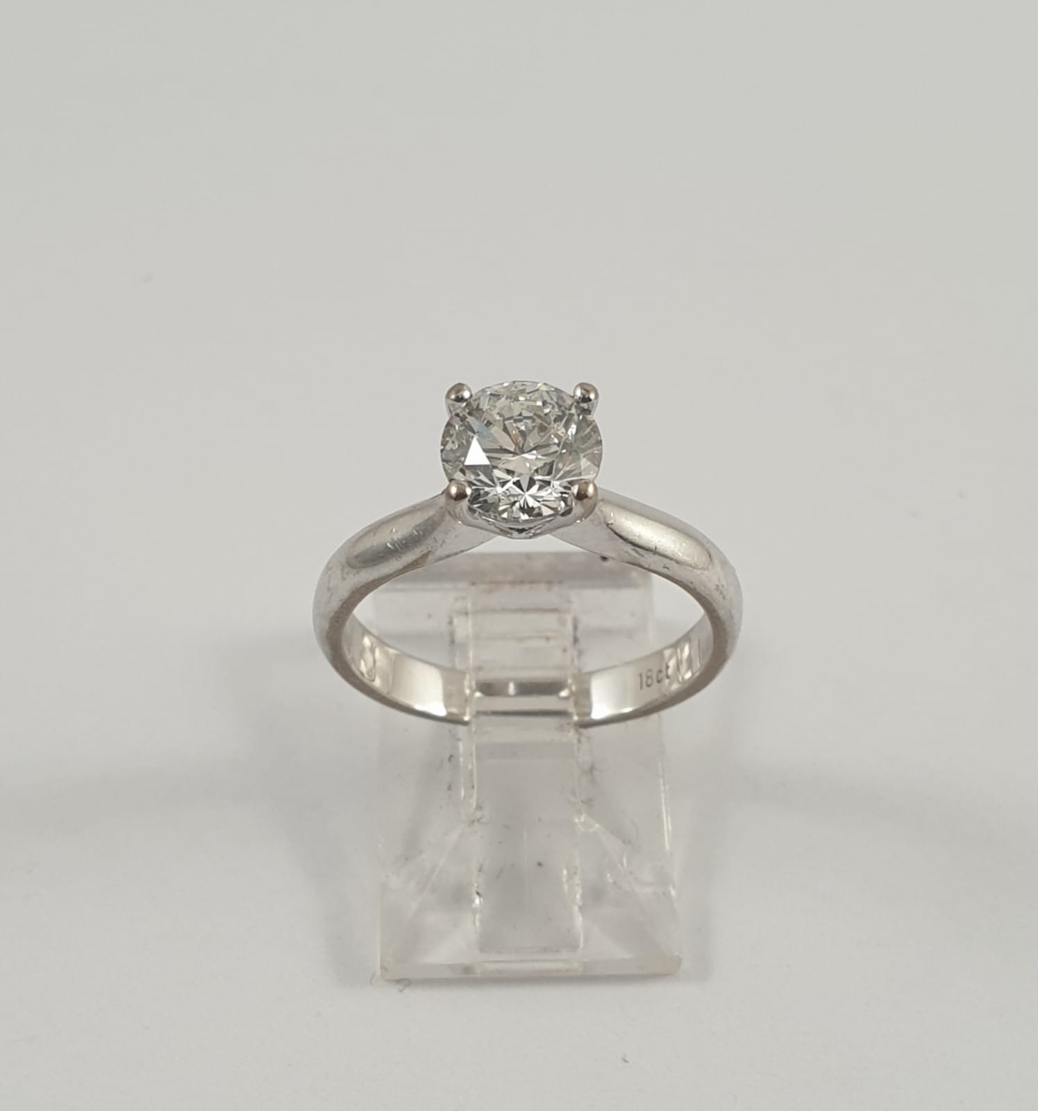 18CT WHITE GOLD RING SET WITH 1 X 1.05CT BRILLIANT CUT DIAMOND