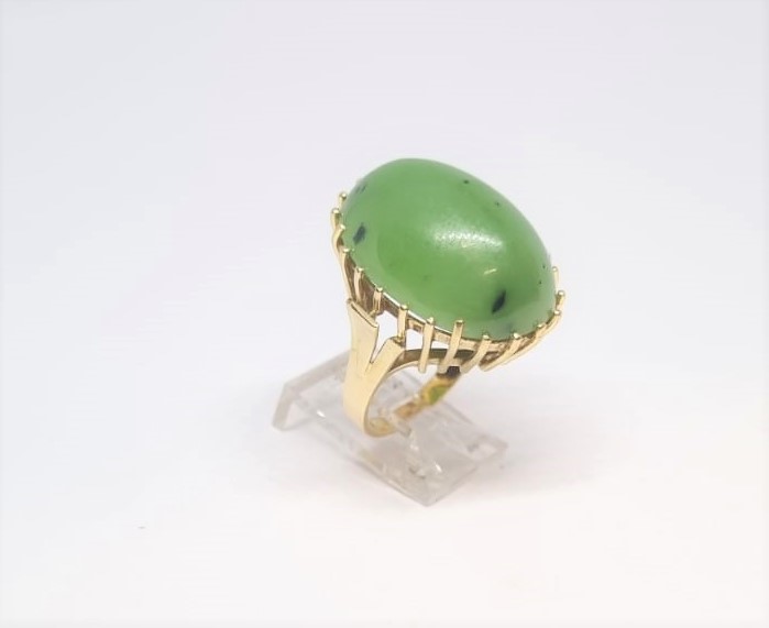 OVAL CABOCHON CUT NEPHRITE JADE RING