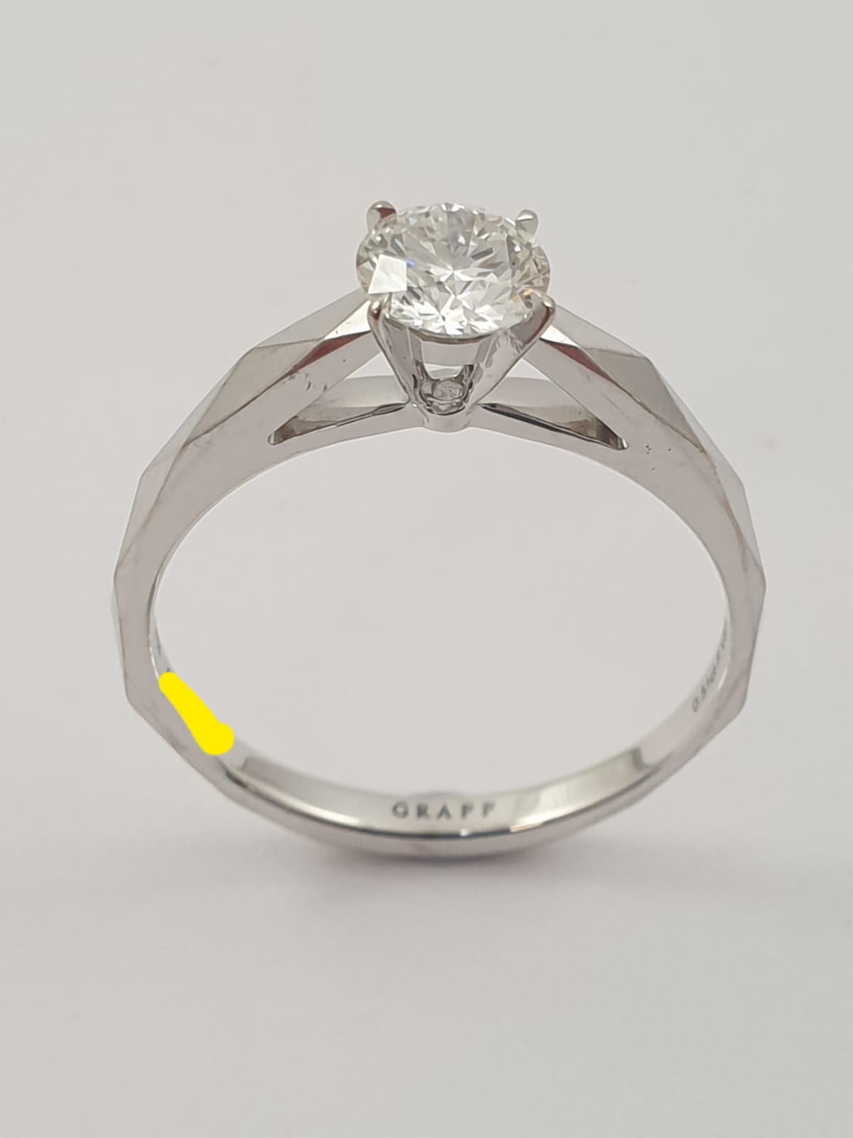 18CT GRAFF – LAURENCE SIGNATURE COLLECTION SOLITAIRE RING