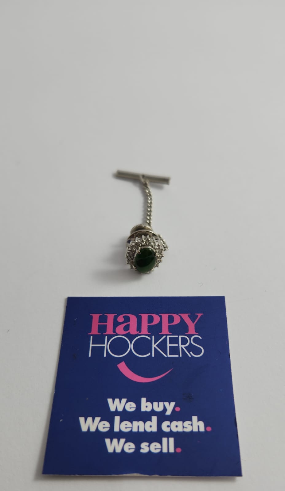 9CT WHITE GOLD LAPEL PIN SET WITH JADE AND 18  DIAMONDS TOTALLING 0.25CT