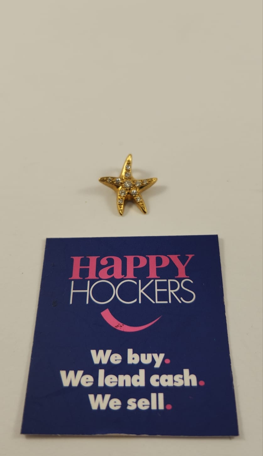 18CT YELLOW GOLD STAR FISH PENDANT SET WITH DIAMONDS TOTALLING APPROXIMATELY 0.20CT