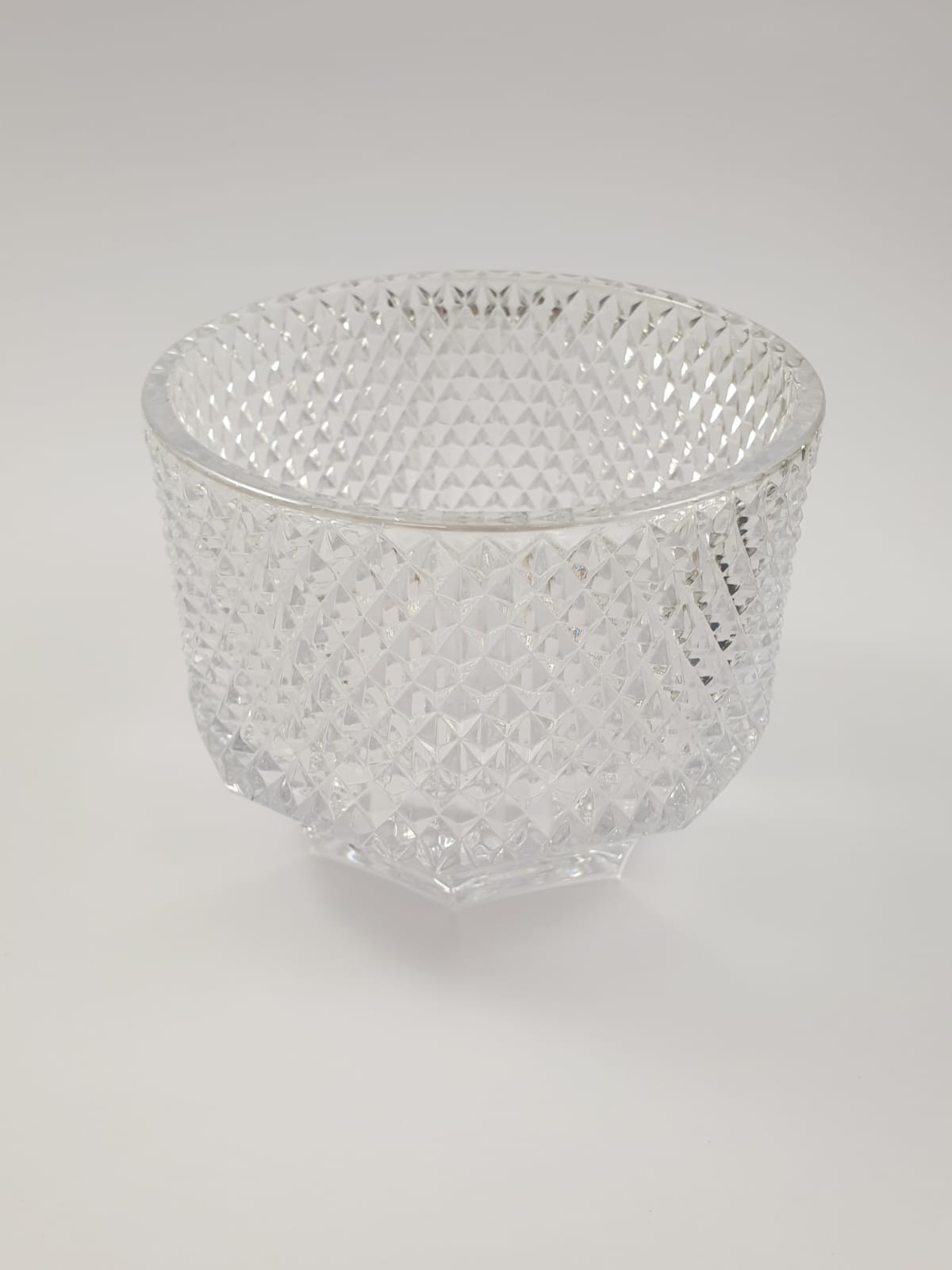 ELEGANT CUT DECORATIVE GLASS BOWL