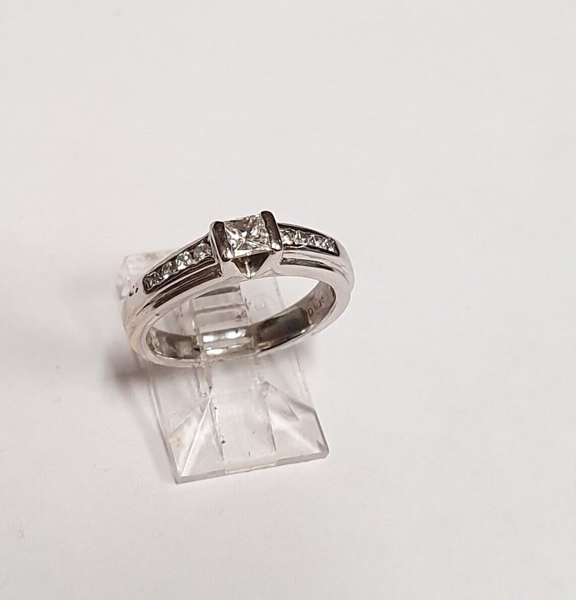 18CT WHITE GOLD PRINCESS CUT DISMOND BAND