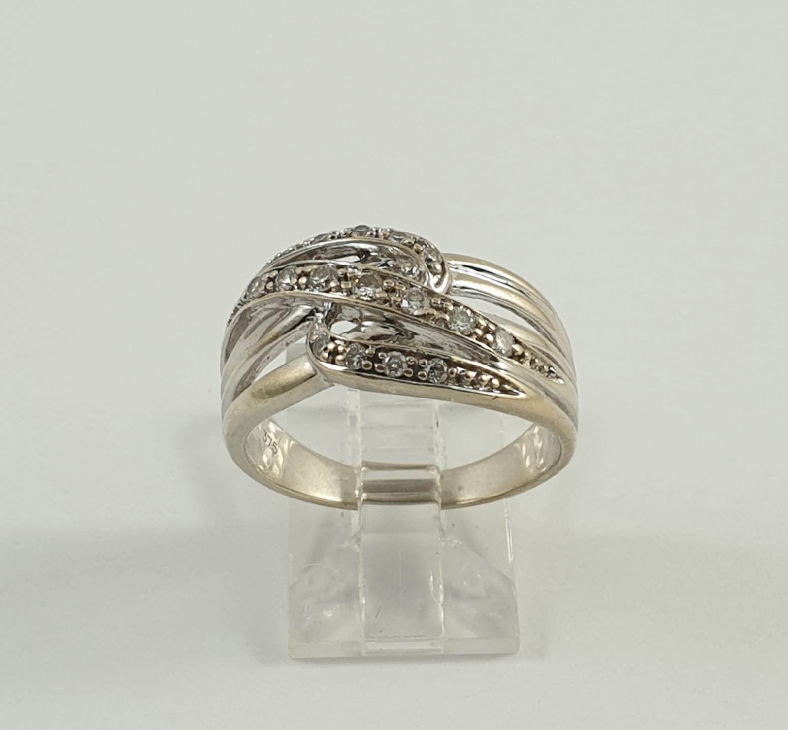 9CT WHITE GOLD INTERWOVEN STYLE RING SET WITH DIAMONDS