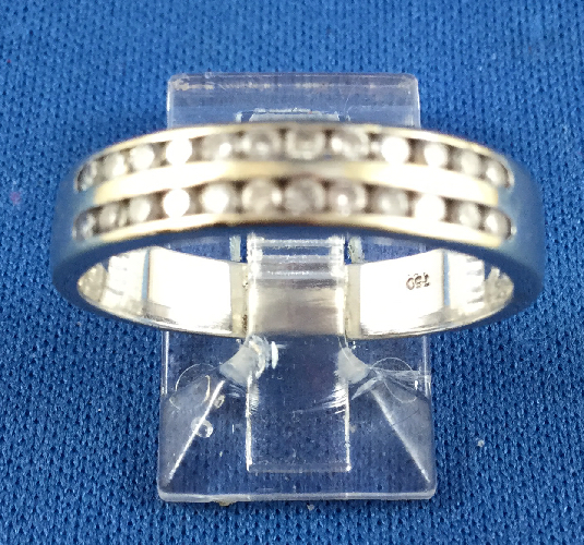 18CT BAND CHANNEL SET WITH 24 SMALL DIAMONDS