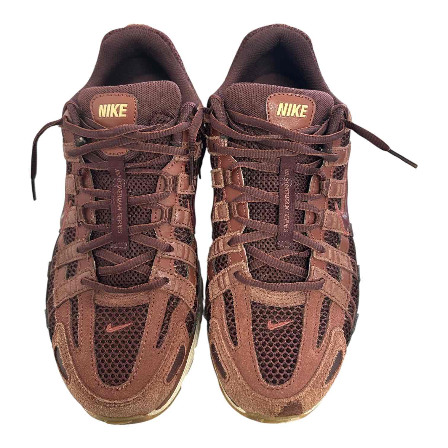 NIKE RUNNERS SHOES SIZE 10