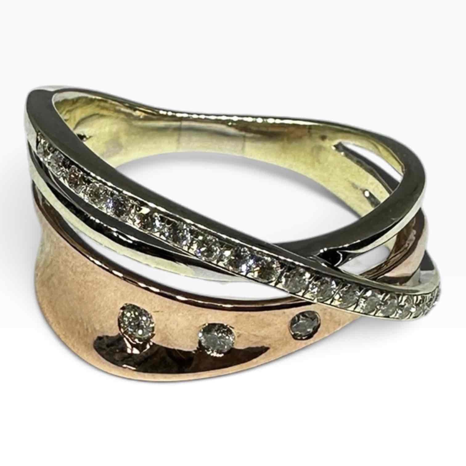 9CT TWO TONE GOLD RING TDW 0.25CTS