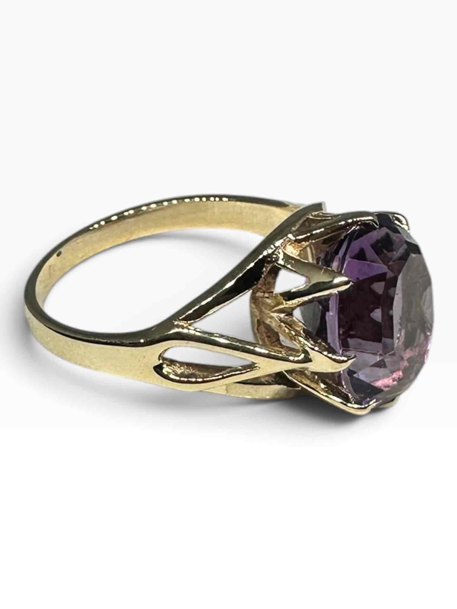 LADIES 9CT YELLOW GOLD RING WITH PURPLE STONE