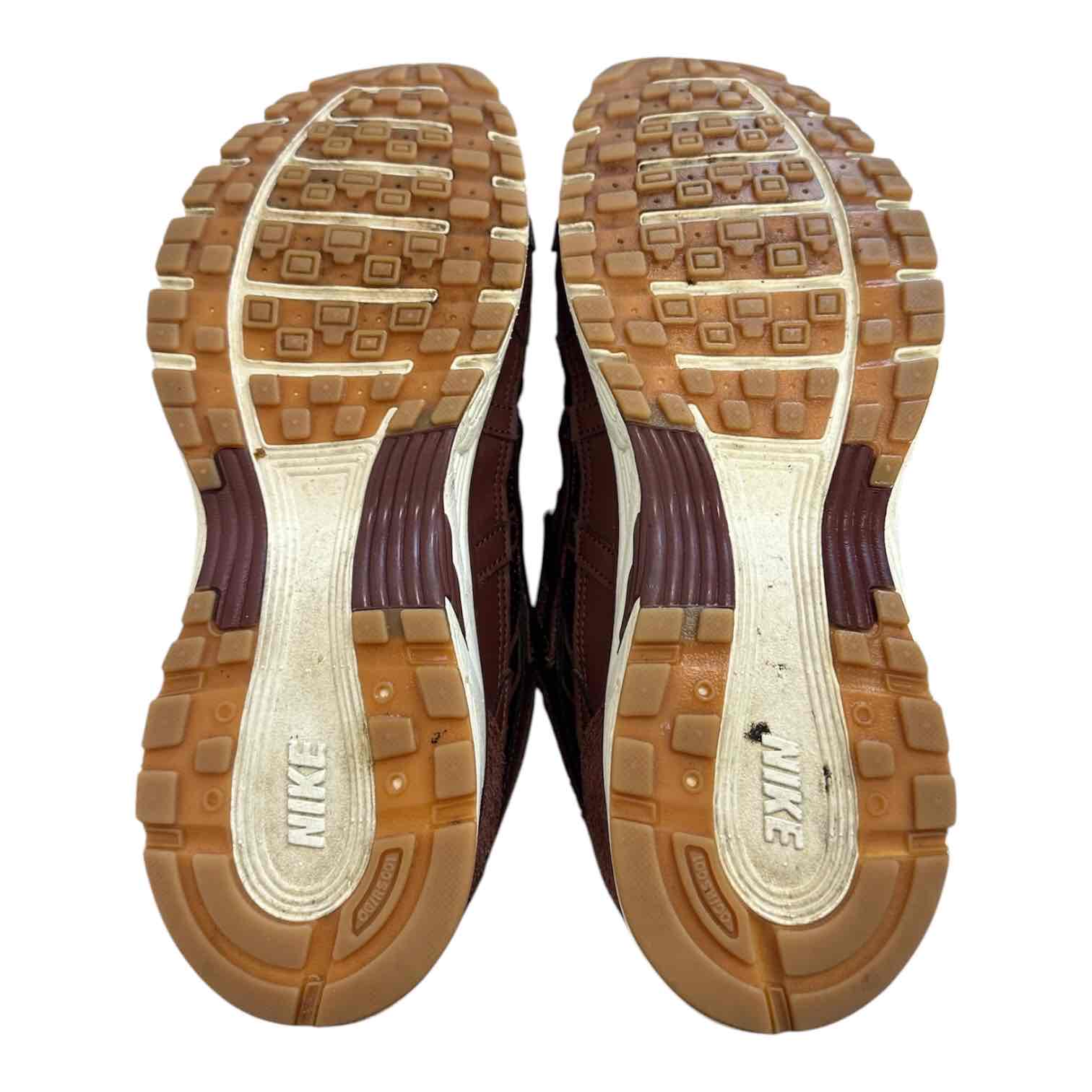 NIKE RUNNERS SHOES SIZE 10